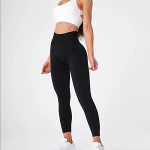 Black seamless NVGTN leggings